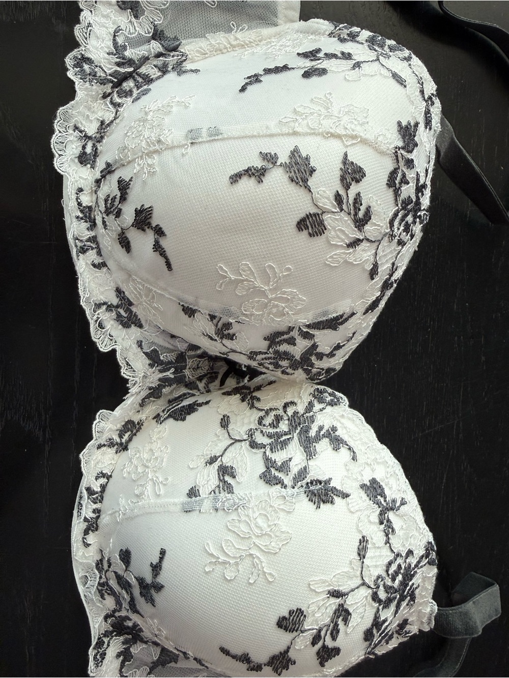 Victoria’s Secret White Lace Floral Embroidered Sexy Bra - Elegant Support - Picture 5 of 5